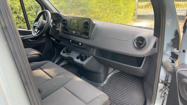 Mercedes Benz Sprinter image 2