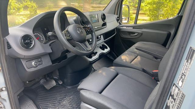 Mercedes Benz Sprinter image 7