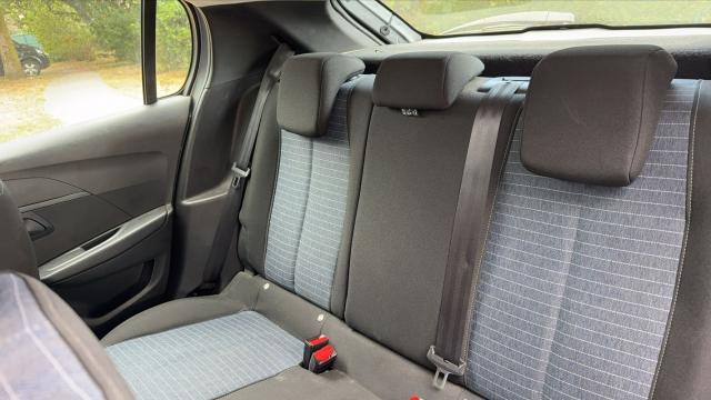 Peugeot 208 image 9