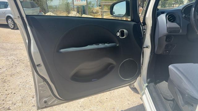 Peugeot Ion image 2