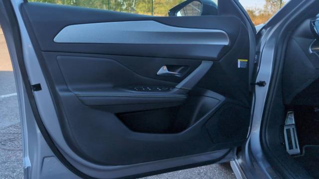 Peugeot 308 image 2