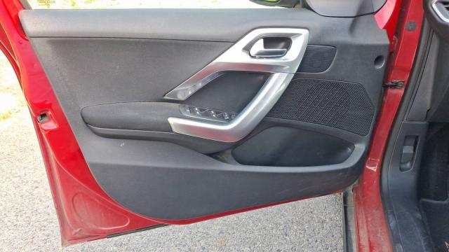 Peugeot 2008 image 7
