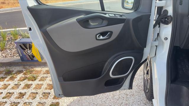 Renault Trafic image 2