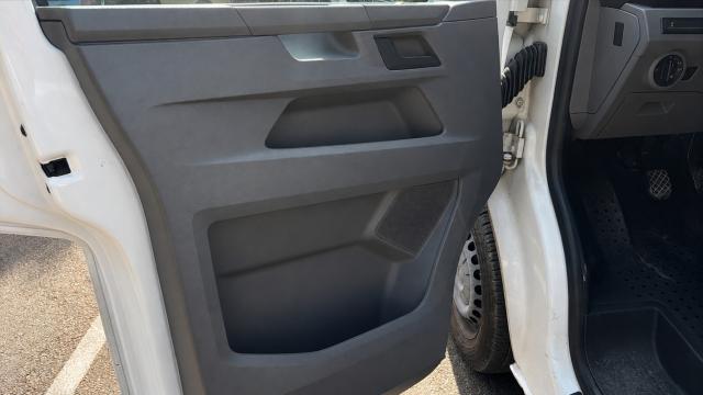 Volkswagen Transporter image 6