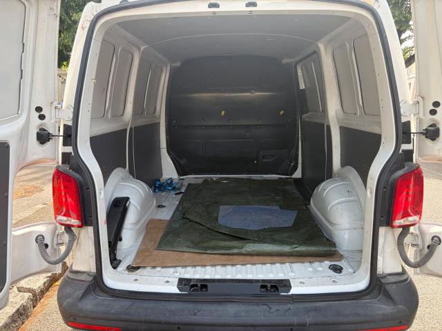 Volkswagen Transporter image 5