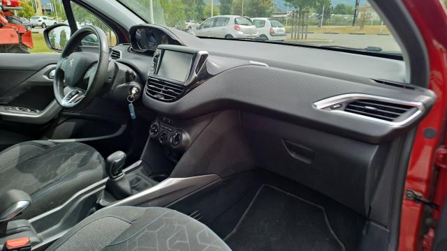Peugeot 2008 image 8