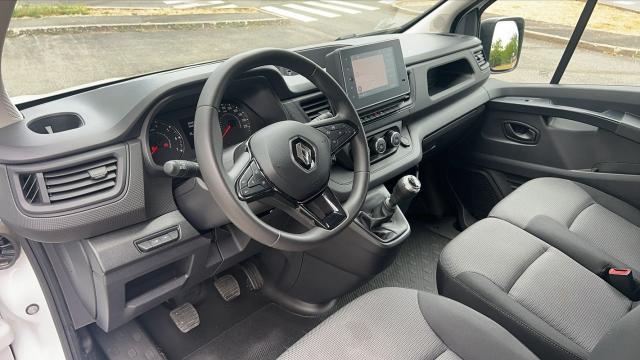 Renault Trafic image 2