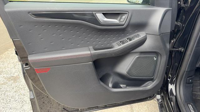 Ford Kuga image 8