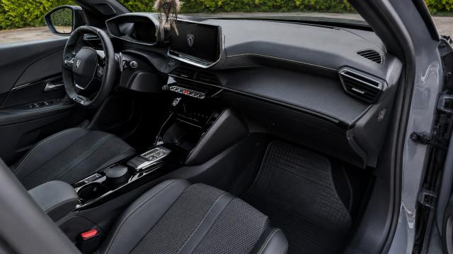 Peugeot 2008 image 2