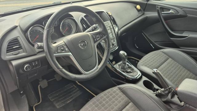 Opel Astra Gtc image 2