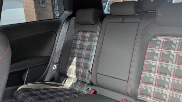 Volkswagen Golf image 9