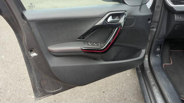 Peugeot 2008 image 1