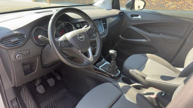 Opel Crossland image 2