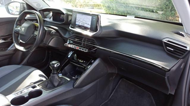 Peugeot 2008 image 8