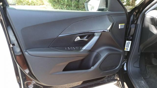 Peugeot 2008 image 1
