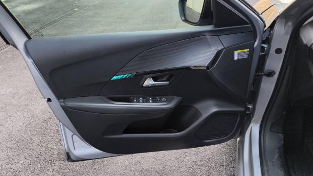 Peugeot 208 image 9