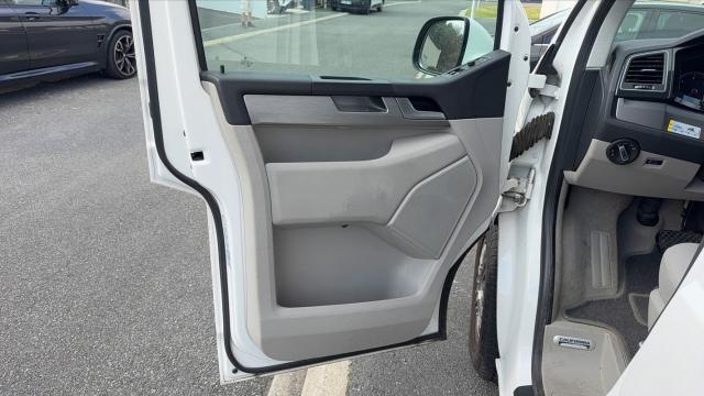 Volkswagen California image 8
