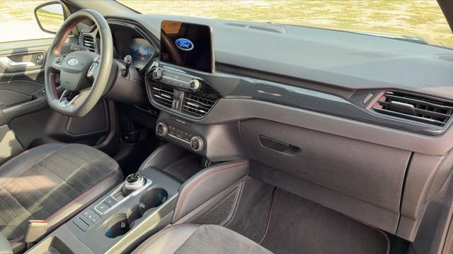 Ford Kuga image 6