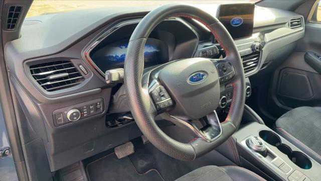 Ford Kuga image 1