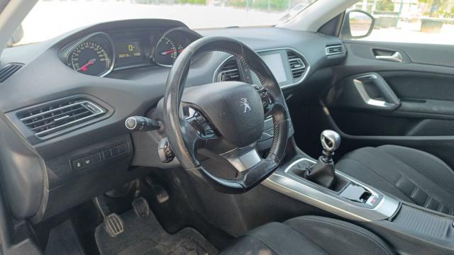Peugeot 308 image 8