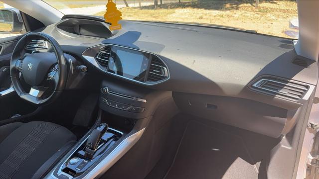 Peugeot 308 image 1