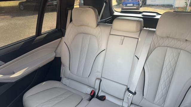 Bmw X7 image 4