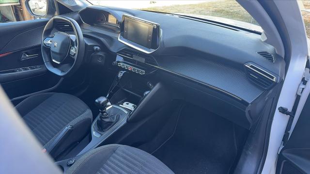 Peugeot 208 image 8