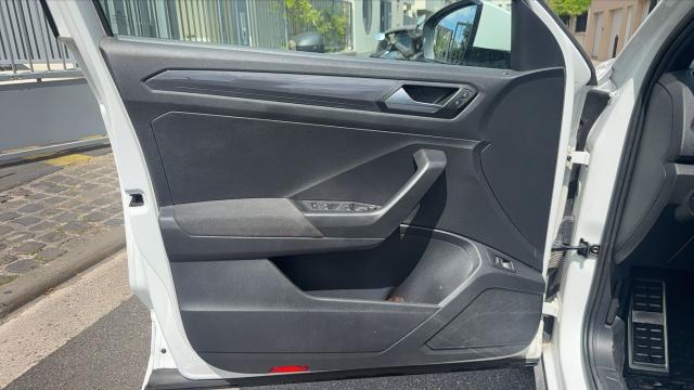 Volkswagen T-Roc image 6