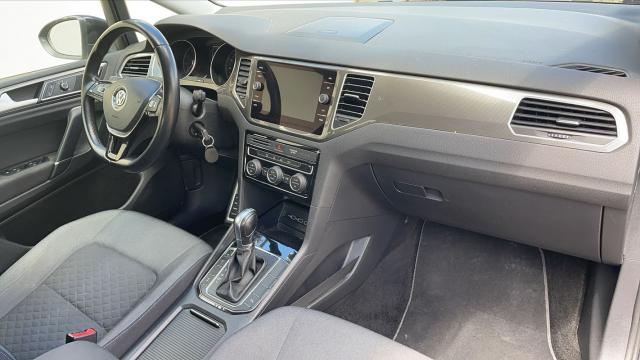Volkswagen Golf Sportsvan image 2