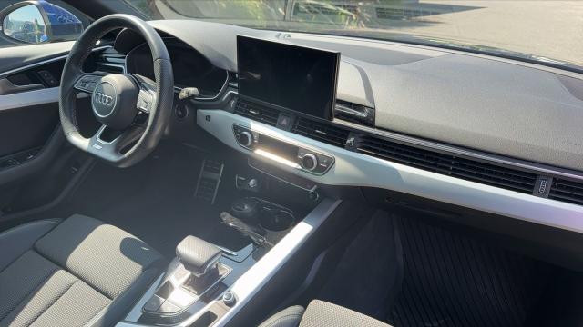 Audi A4 image 8