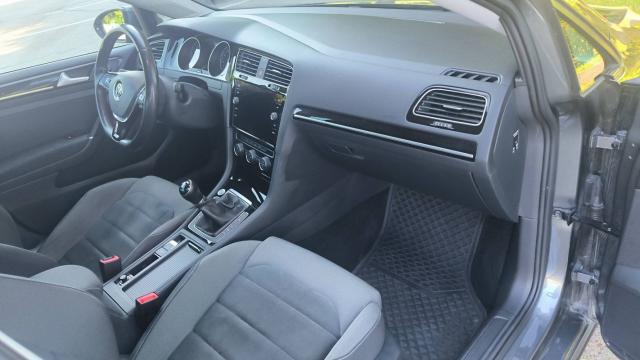 Volkswagen Golf image 8