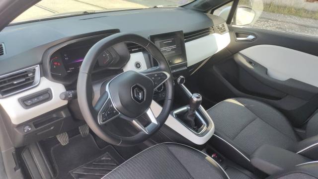 Renault Clio image 2