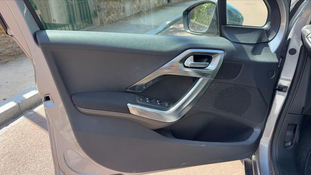 Peugeot 2008 image 1