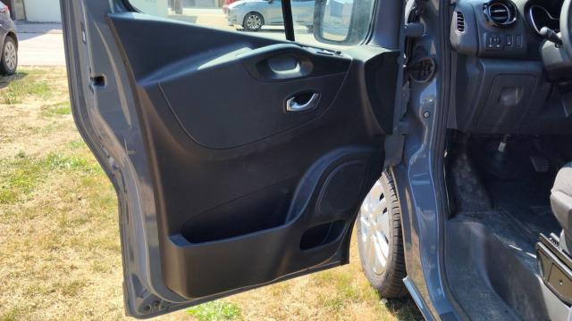 Renault Trafic image 2