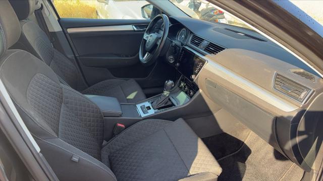 Skoda Superb Combi image 9