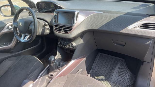Peugeot 2008 image 8