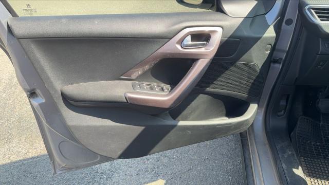 Peugeot 2008 image 6