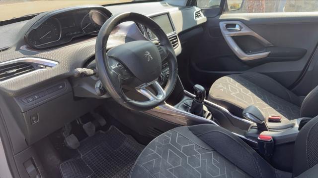 Peugeot 2008 image 9
