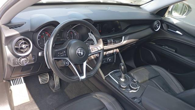 Alfa Romeo Stelvio image 7