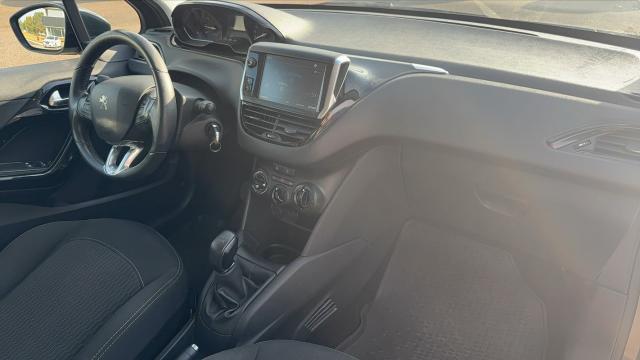 Peugeot 208 image 6