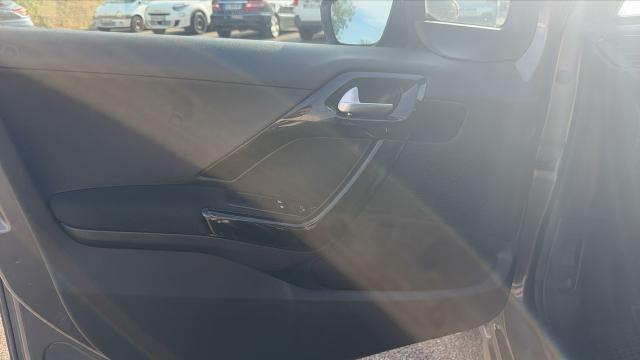 Peugeot 208 image 4
