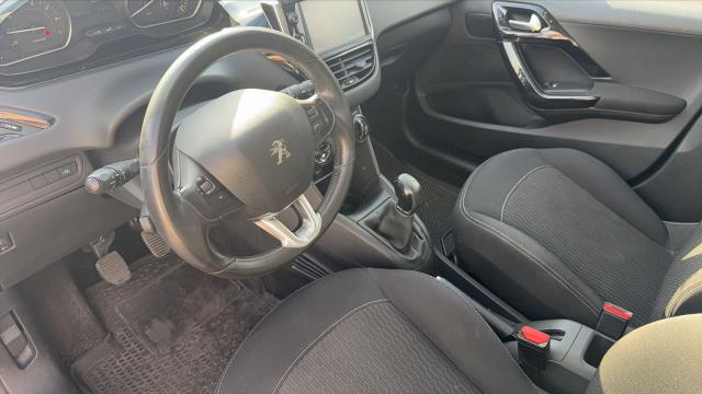 Peugeot 208 image 1