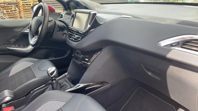 Peugeot 2008 image 3