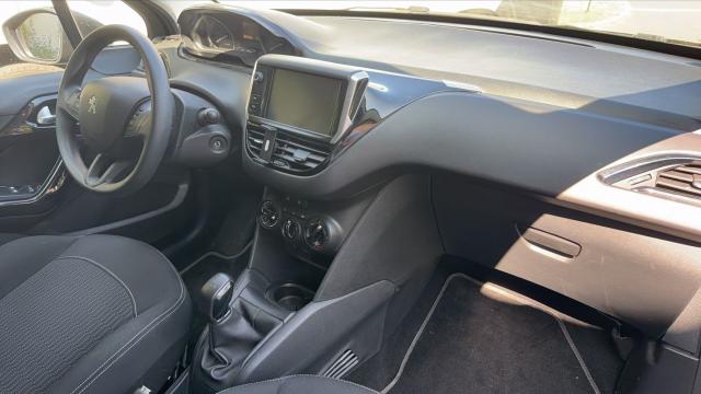 Peugeot 208 image 6