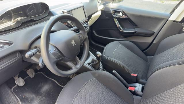 Peugeot 208 image 2