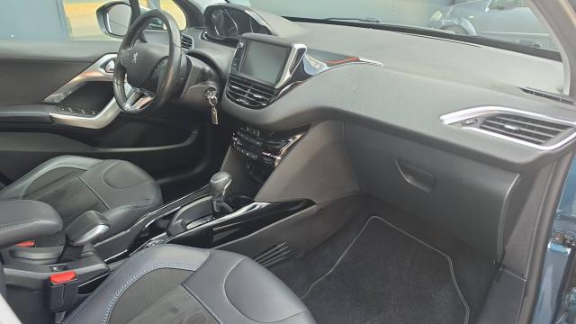 Peugeot 2008 image 8