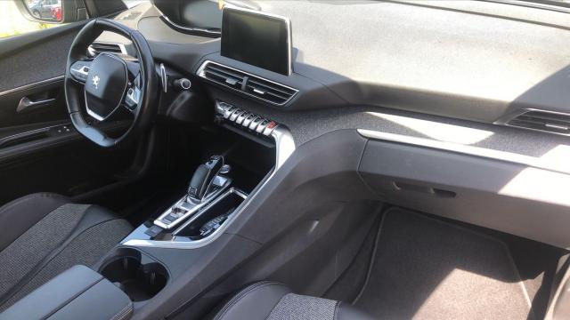 Peugeot 3008 image 2