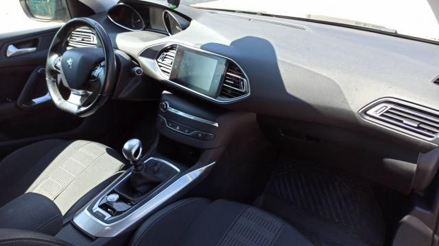 Peugeot 308 image 2
