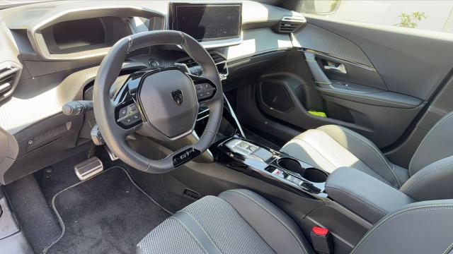 Peugeot 2008 image 7