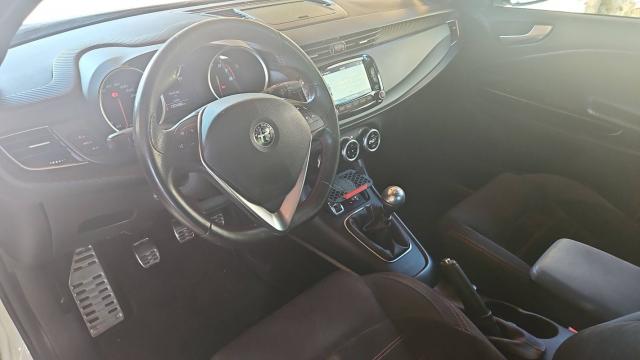 Alfa Romeo Giulietta image 9